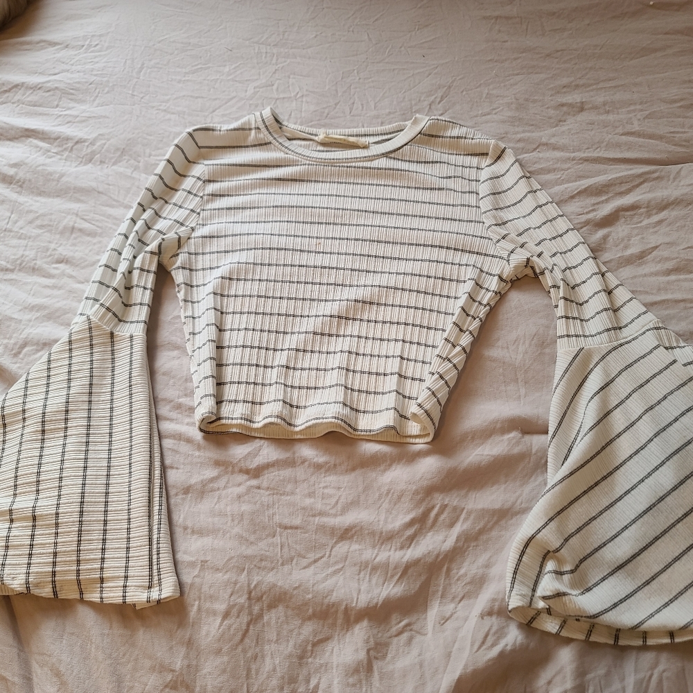 Crop Top with flowy sleeves